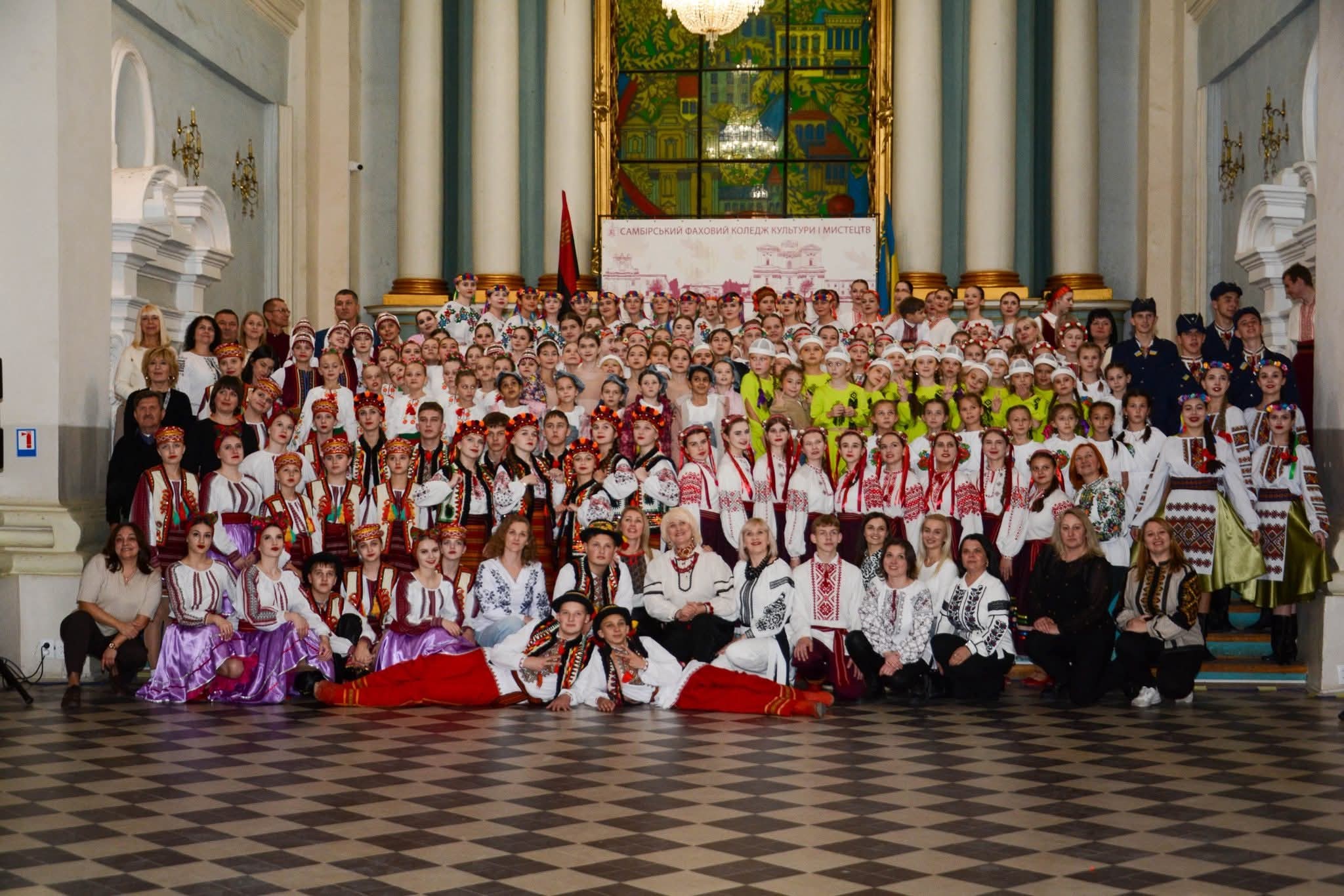 Відродження бойківської автентики: у Самбірському фаховому коледжі культури і мистецтв відбувся танцювальний марафон